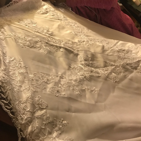 Wedding dress - Picture 8 of 8